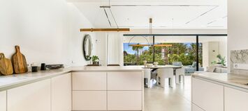 Luxury Villa with Sea and Mountain Views in Rocio de Nagüele