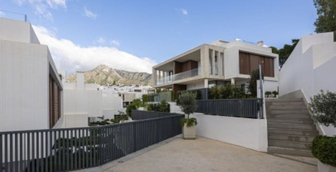 Exclusive 4-Bedroom Townhouse on Marbella's Golden Mile