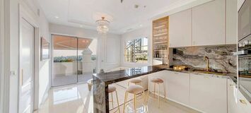 Luxury Beachside Penthouse with Rooftop Jacuzzi in Marbella