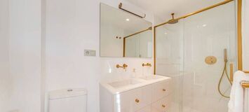 Luxury Beachside Penthouse with Rooftop Jacuzzi in Marbella