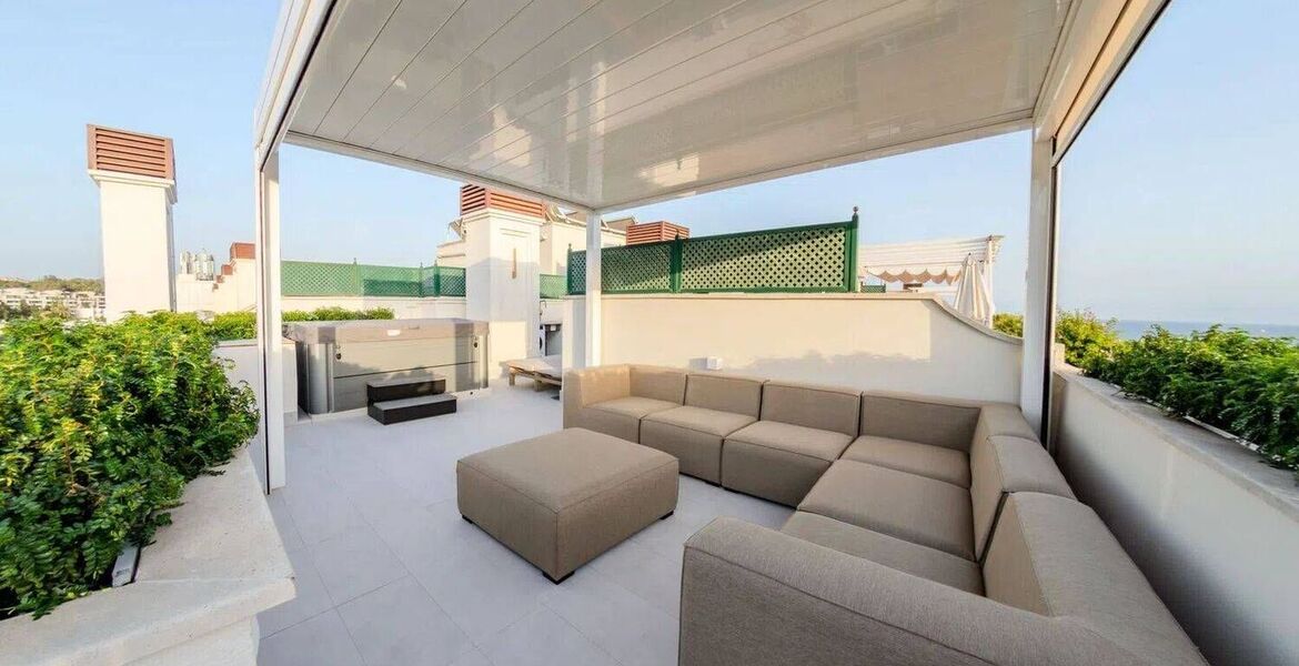 Luxury Beachside Penthouse with Rooftop Jacuzzi in Marbella