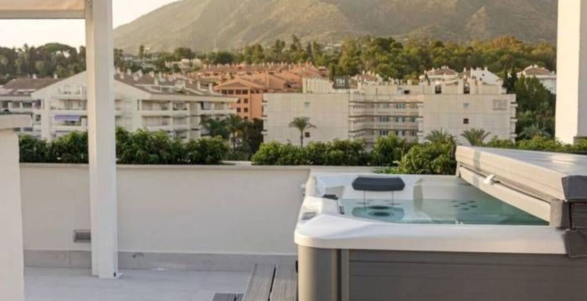 Luxury Beachside Penthouse with Rooftop Jacuzzi in Marbella