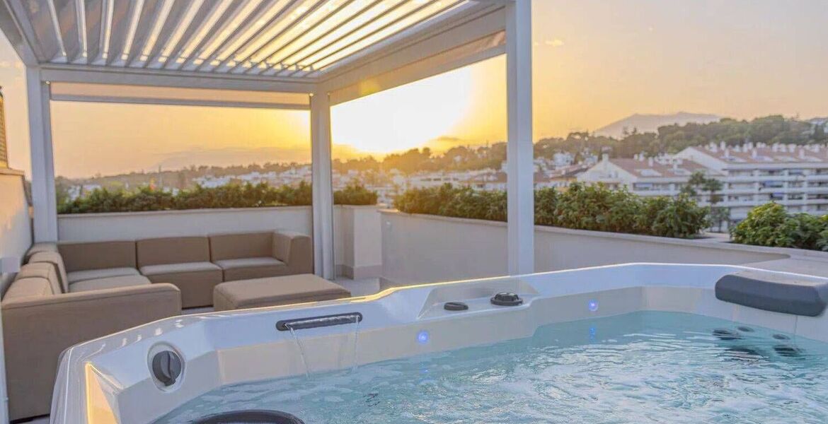 Luxury Beachside Penthouse with Rooftop Jacuzzi in Marbella