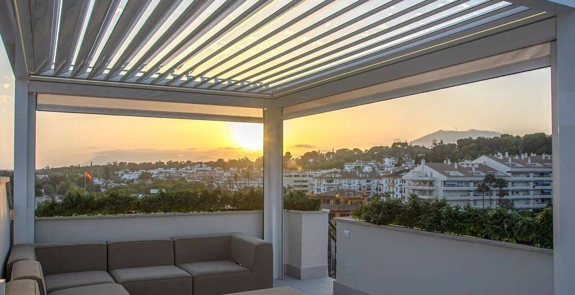 Luxury Beachside Penthouse with Rooftop Jacuzzi in Marbella
