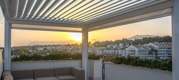 Luxury Beachside Penthouse with Rooftop Jacuzzi in Marbella