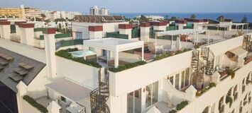 Luxury Beachside Penthouse with Rooftop Jacuzzi in Marbella