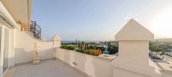 Luxury Beachside Penthouse with Rooftop Jacuzzi in Marbella