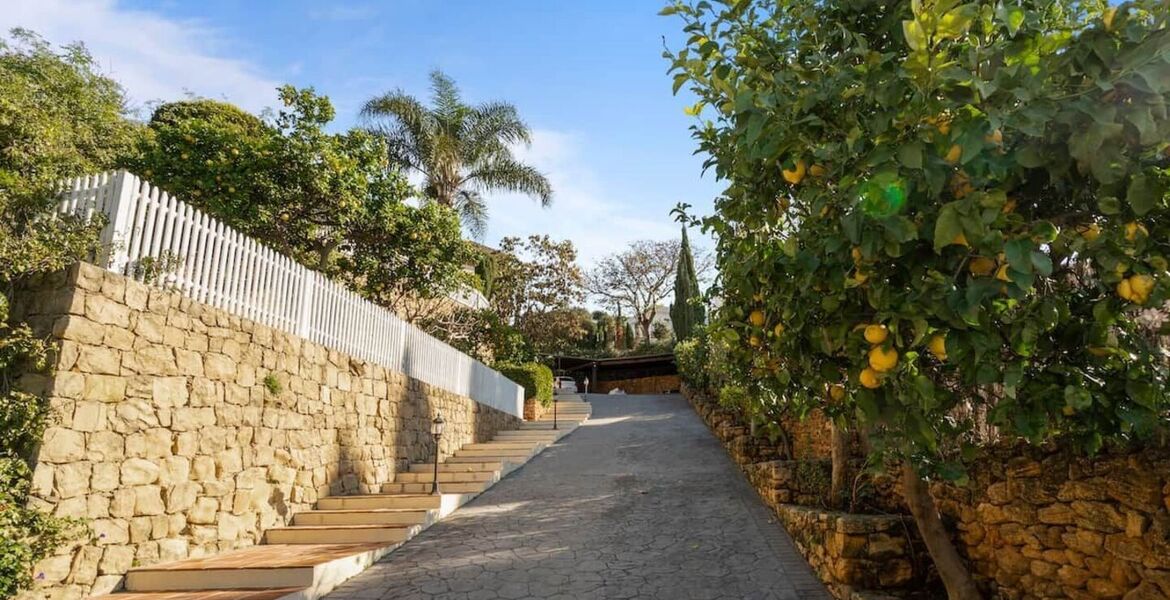 Stunning Villa in a Tranquil Marbella Setting
