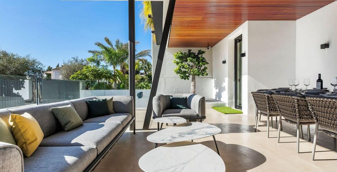 Élégante Villa à Quelques Pas de la Plage sur le Golden Mile