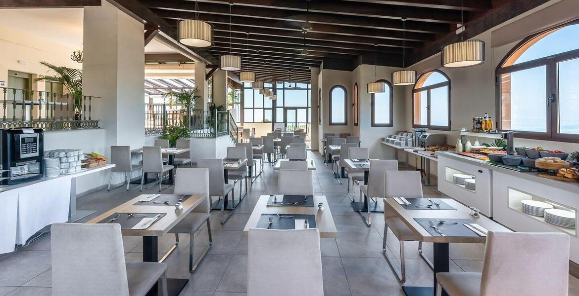Luxury Apartment between Marbella and Estepona 