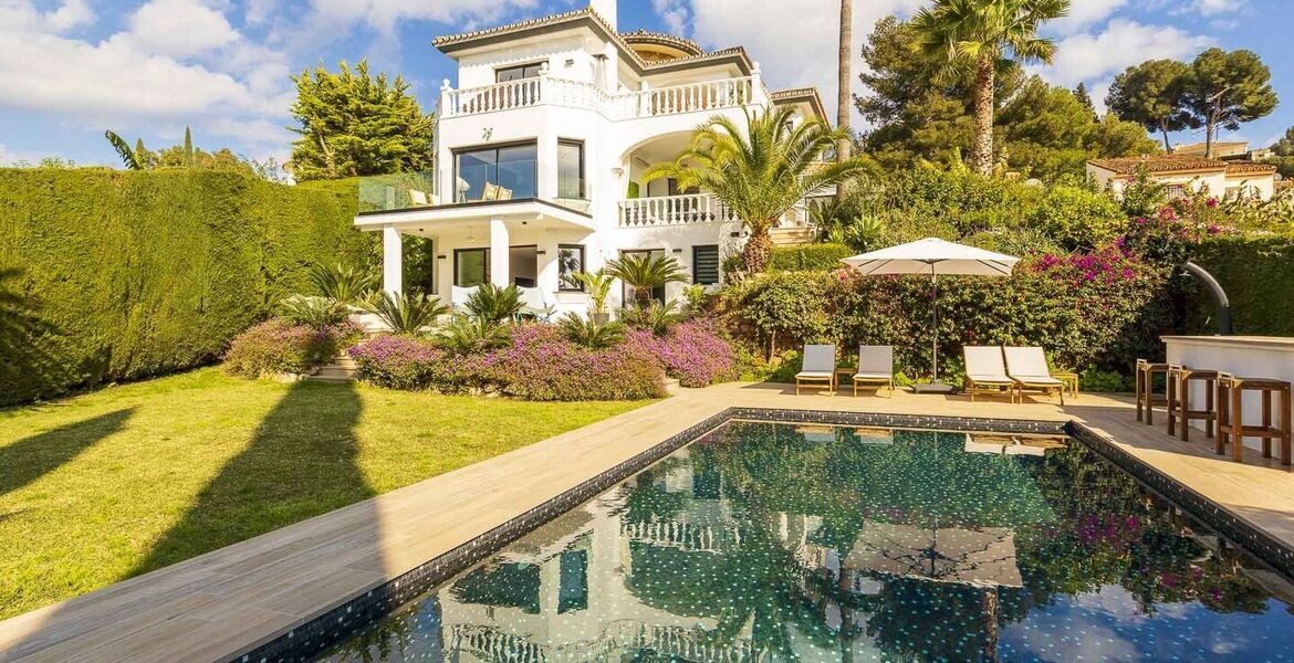 Luxurious Villa with Stunning Views in Estepona