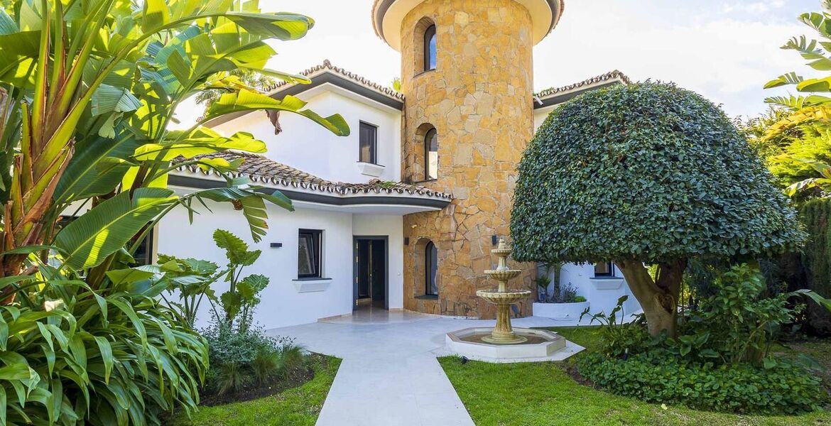 Luxurious Villa with Stunning Views in Estepona