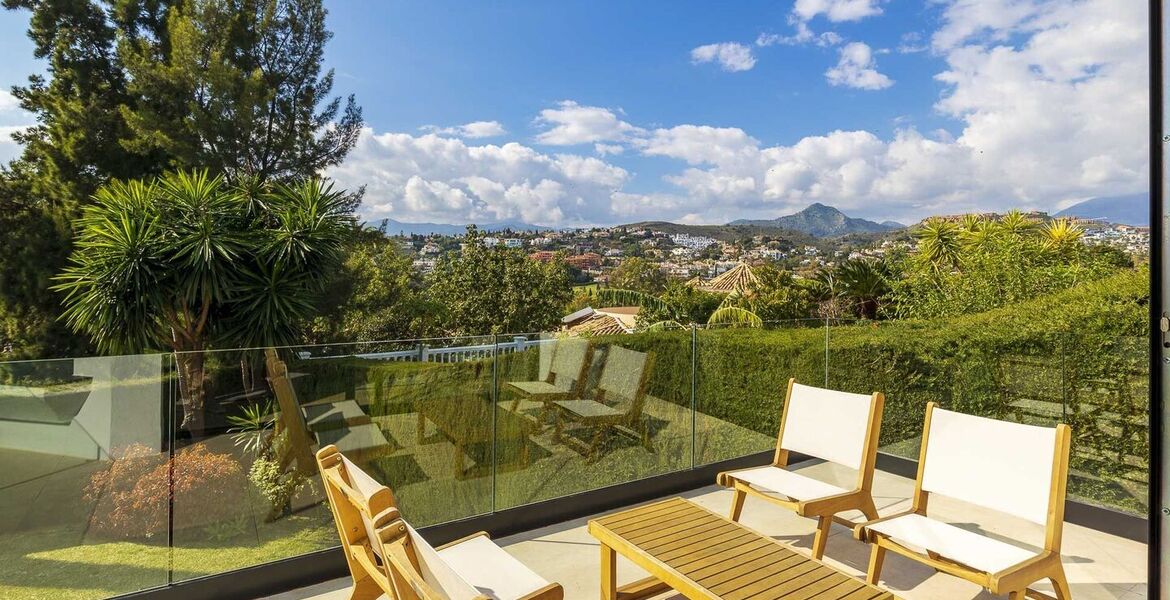Luxurious Villa with Stunning Views in Estepona