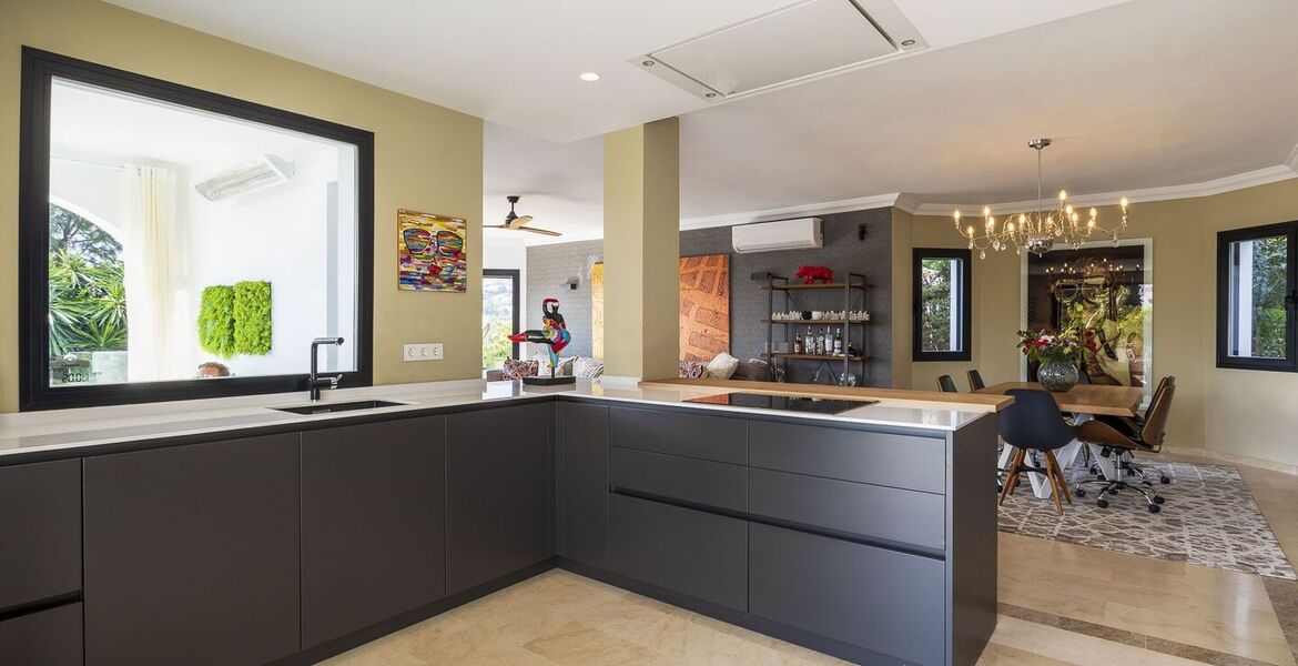 Luxurious Villa with Stunning Views in Estepona