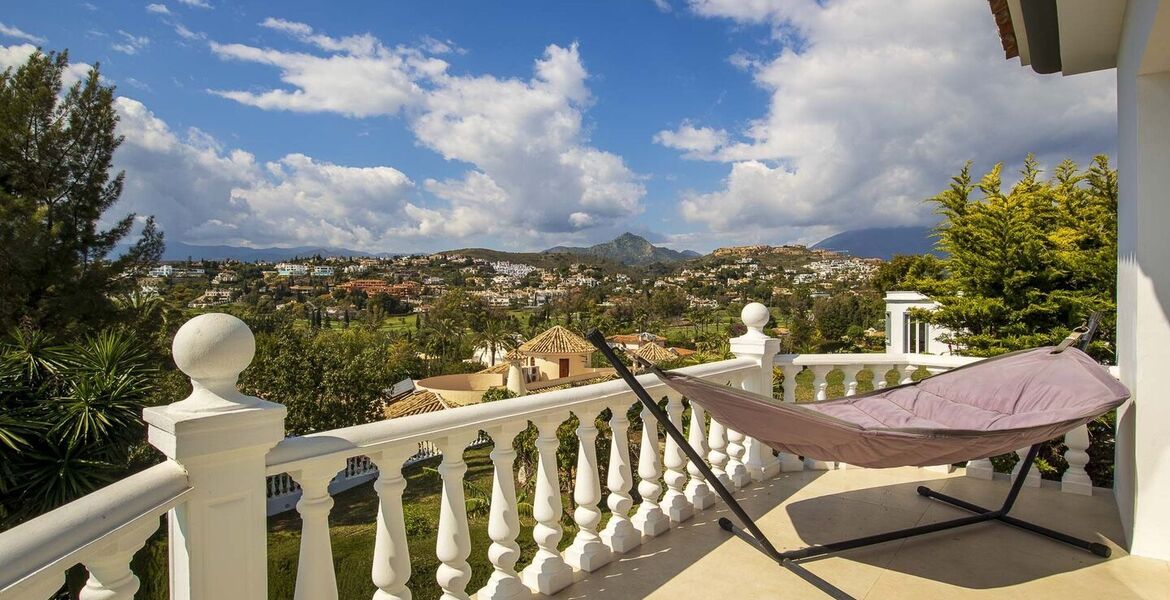 Luxurious Villa with Stunning Views in Estepona