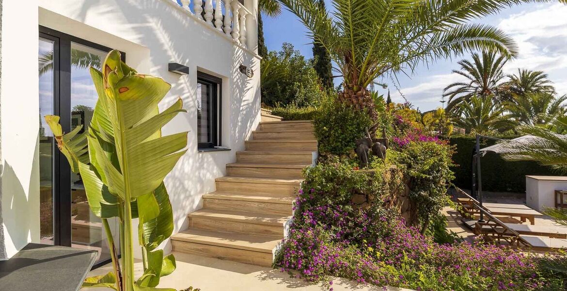 Luxurious Villa with Stunning Views in Estepona