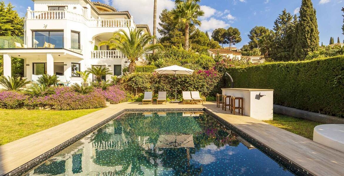 Luxurious Villa with Stunning Views in Estepona
