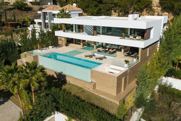 Luxury villa for rent in Benahavis